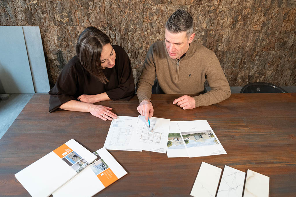 Liesbeth en Gert nadenken over plannen